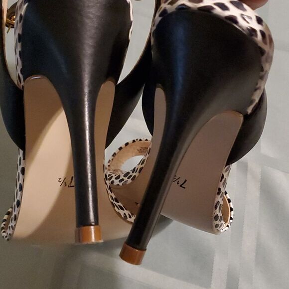 NEIMAN Marcus leather animal print sandal use 7 1/2 - Picture 6 of 7